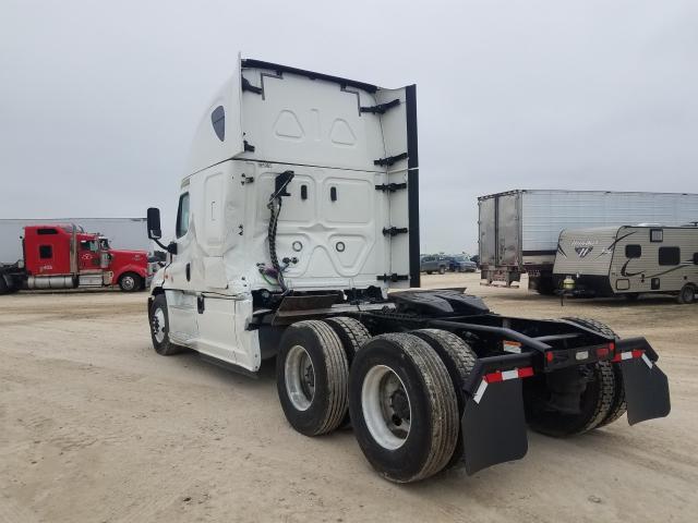 3AKJGLDR2JDJS0698 - 2018 FREIGHTLINER CASCADIA 1 WHITE photo 3