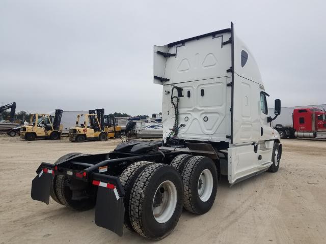 3AKJGLDR2JDJS0698 - 2018 FREIGHTLINER CASCADIA 1 WHITE photo 4