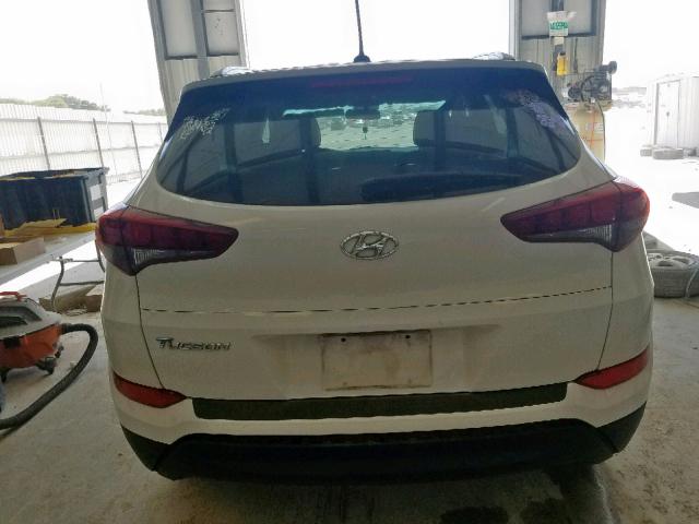 KM8J33A44HU383424 - 2017 HYUNDAI TUCSON SE WHITE photo 9