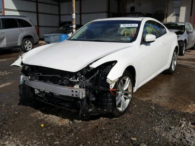 JNKCV64F09M650581 - 2009 INFINITI G37 WHITE photo 2