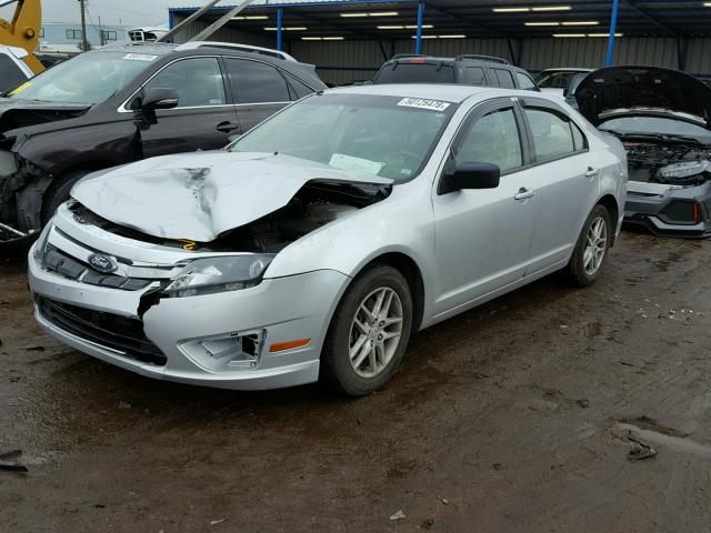 3FAHP0GAXBR239755 - 2011 FORD FUSION S SILVER photo 2