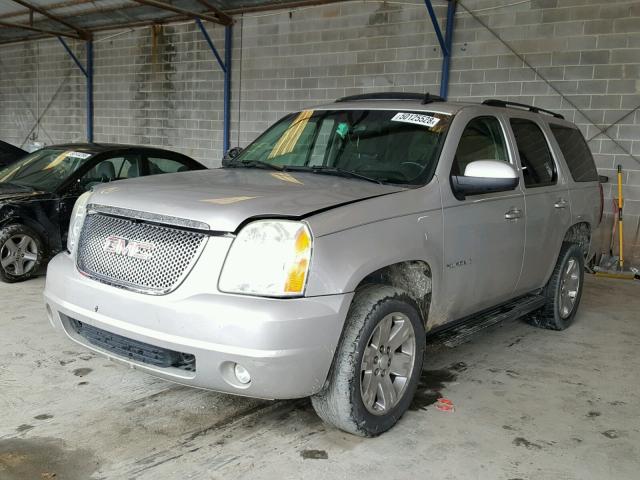 1GKFK13027J205852 - 2007 GMC YUKON SILVER photo 2