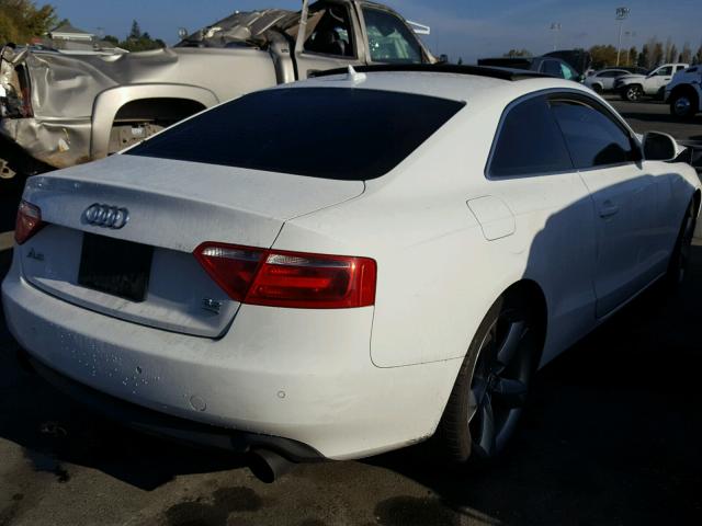 WAUDK78T09A010499 - 2009 AUDI A5 QUATTRO WHITE photo 4