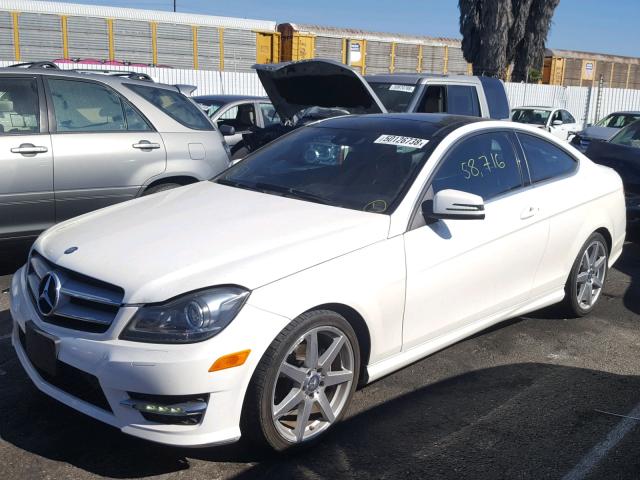 WDDGJ4HB0DG035424 - 2013 MERCEDES-BENZ C 250 WHITE photo 2