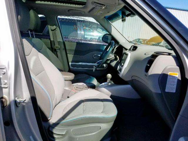 KNDJX3AE0J7026442 - 2018 KIA SOUL EV + SILVER photo 5