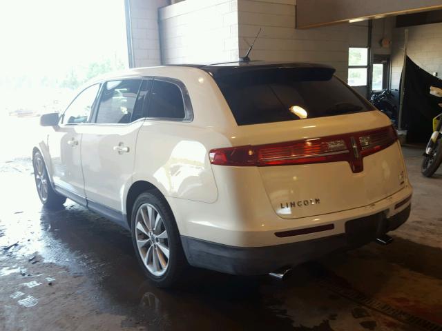 2LMHJ5AT2CBL52053 - 2012 LINCOLN MKT WHITE photo 3