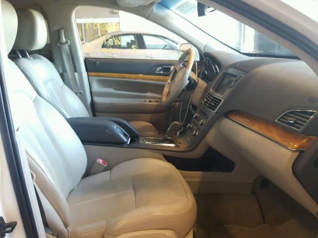 2LMHJ5AT2CBL52053 - 2012 LINCOLN MKT WHITE photo 5