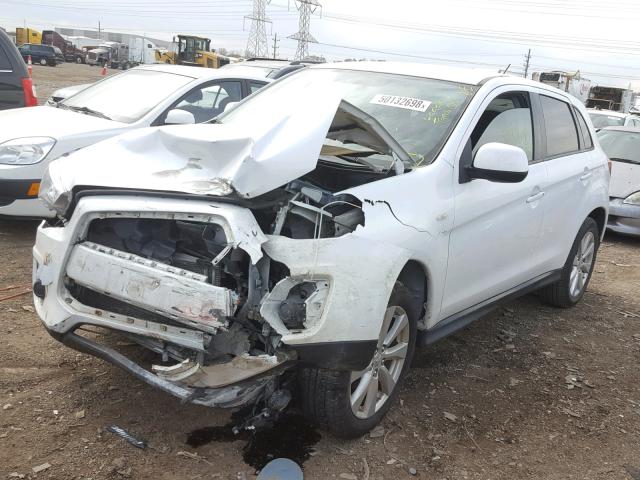 4A4AP3AU7DE008813 - 2013 MITSUBISHI OUTLANDER WHITE photo 2