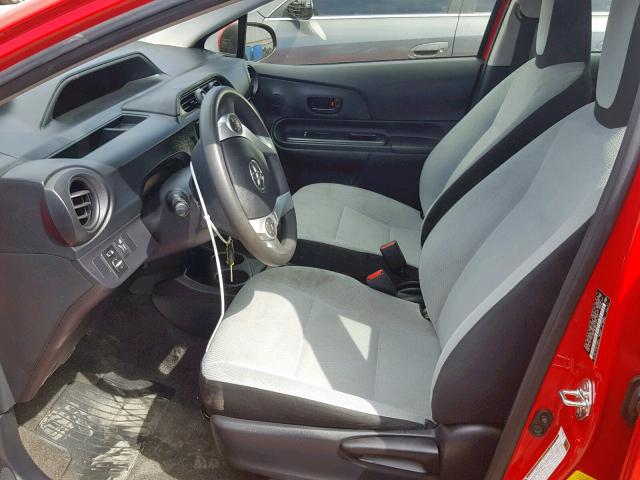 JTDKDTB35F1579107 - 2015 TOYOTA PRIUS C RED photo 5