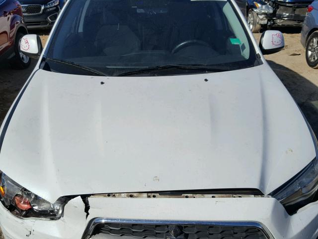 4A4AP4AU5DE003129 - 2013 MITSUBISHI OUTLANDER WHITE photo 7