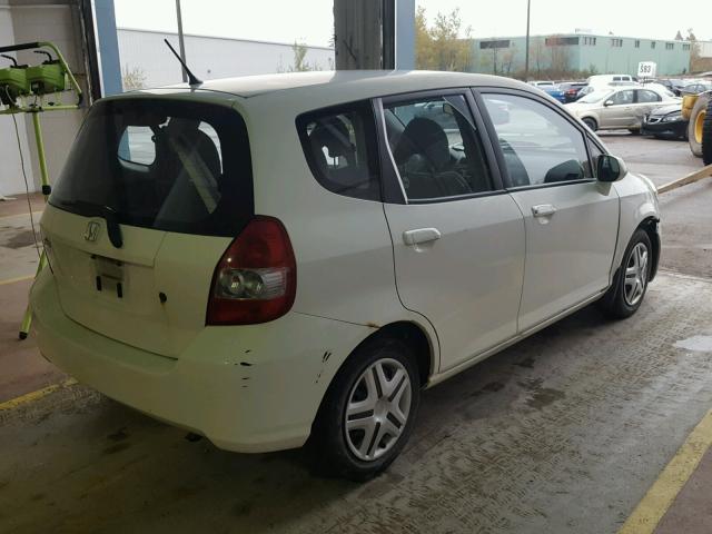 JHMGD38488S812446 - 2008 HONDA FIT WHITE photo 4