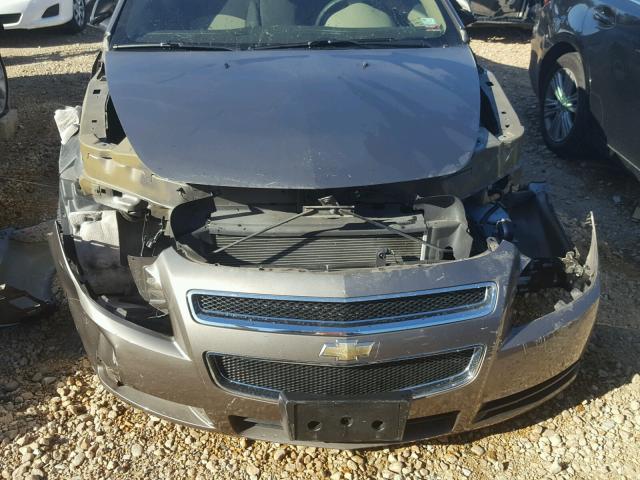 1G1ZB5EB3A4127238 - 2010 CHEVROLET MALIBU LS ნაცრისფერი ფოტო 9