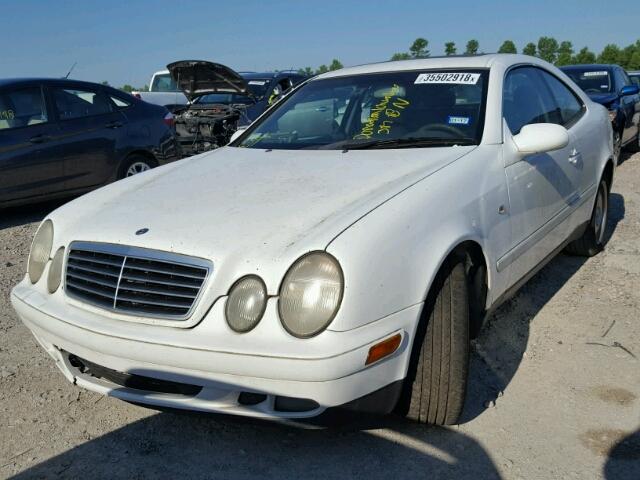 WDBLJ65G2WF037428 - 1998 MERCEDES-BENZ CLK 320 WHITE photo 2