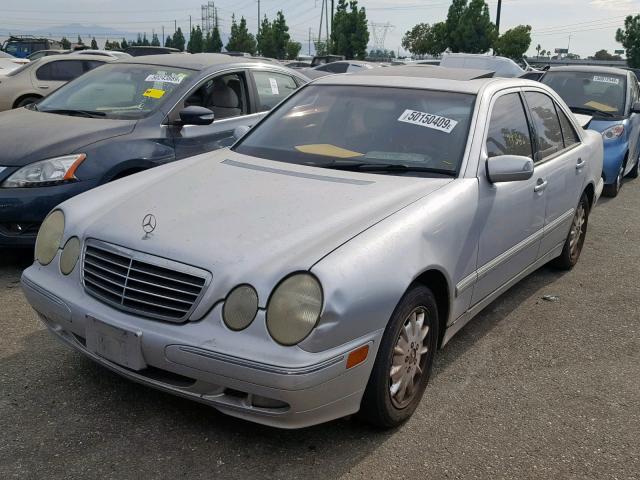 WDBJF65G0YA961729 - 2000 MERCEDES-BENZ E 320 GRAY photo 2