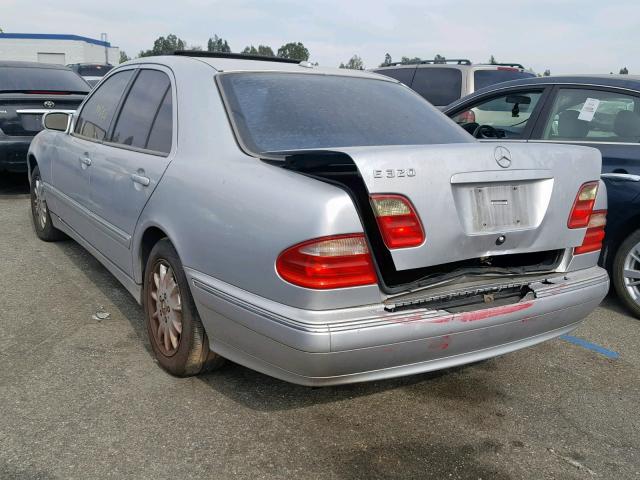 WDBJF65G0YA961729 - 2000 MERCEDES-BENZ E 320 GRAY photo 3