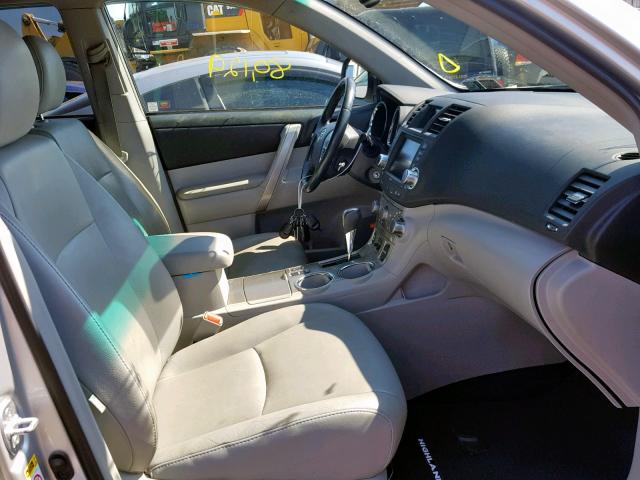 5TDBK3EH5BS058883 - 2011 TOYOTA HIGHLANDER SILVER photo 5