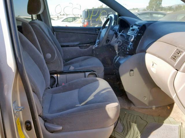 5TDZA23C85S247440 - 2005 TOYOTA SIENNA CE GRAY photo 5