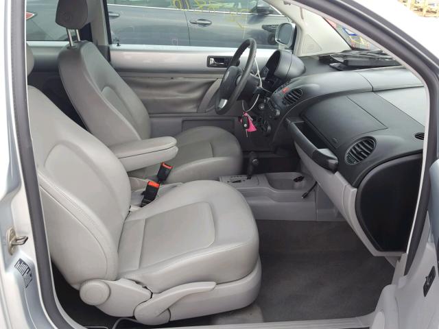 3VWRW31C06M418884 - 2006 VOLKSWAGEN NEW BEETLE Silber Foto 5