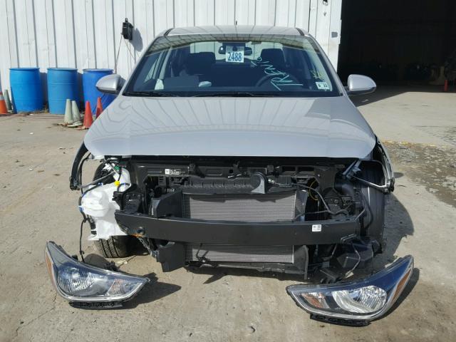 3KPC24A35KE044836 - 2019 HYUNDAI ACCENT SE SILVER photo 9