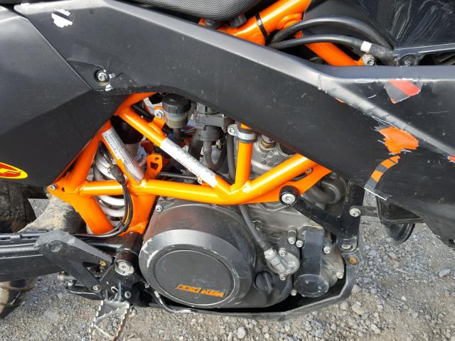 VBKLET40XFM775318 - 2015 KTM 690 ENDURO BLACK photo 7