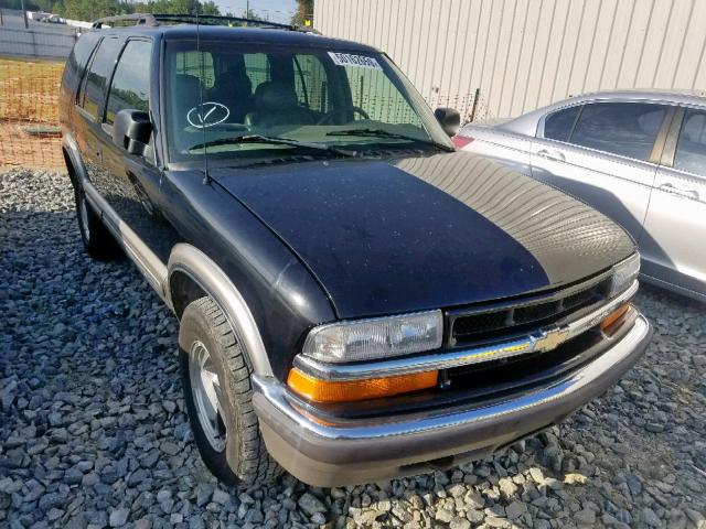 1GNDT13W6Y2261056 - 2000 CHEVROLET BLAZER BLACK photo 1