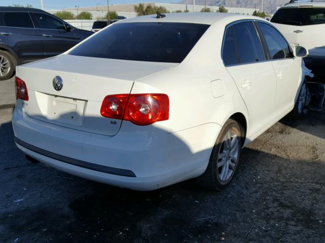 3VWSF71K17M010444 - 2007 VOLKSWAGEN JETTA 2.5 WHITE photo 4