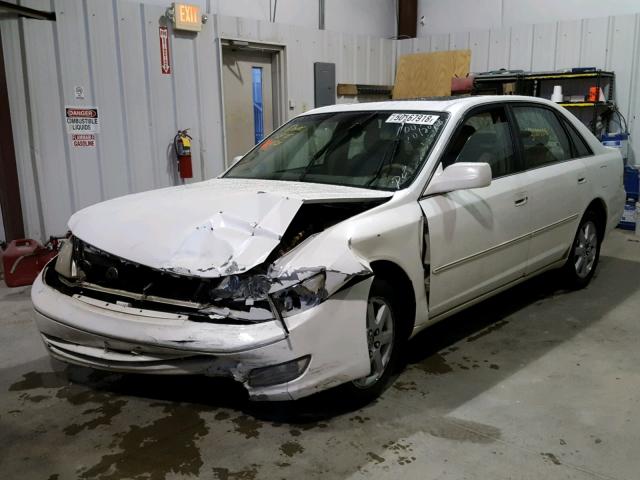 4T1BF28B9YU010633 - 2000 TOYOTA AVALON XL WHITE photo 2