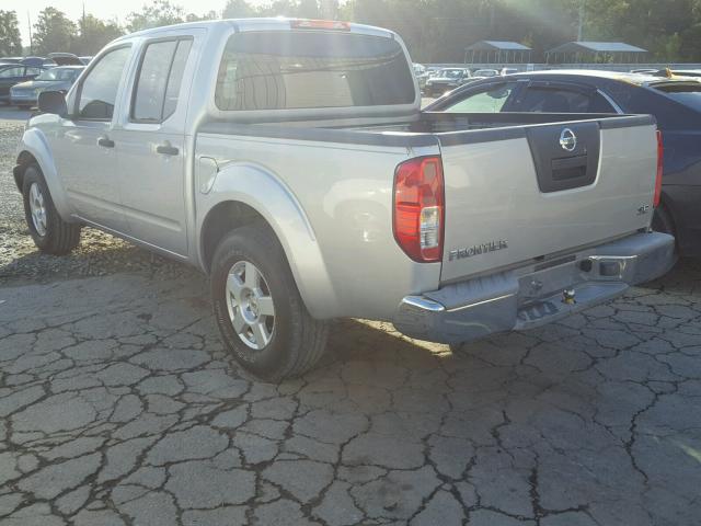 1N6AD07U36C444186 - 2006 NISSAN FRONTIER C SILVER photo 3