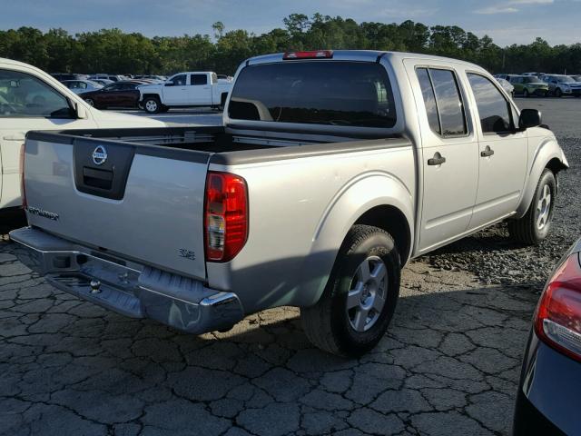 1N6AD07U36C444186 - 2006 NISSAN FRONTIER C SILVER photo 4