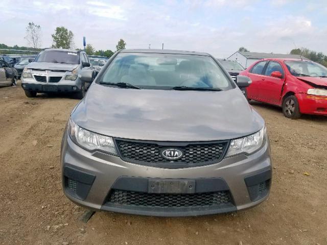 KNAFU6A2XA5257265 - 2010 KIA FORTE EX GRAY photo 9