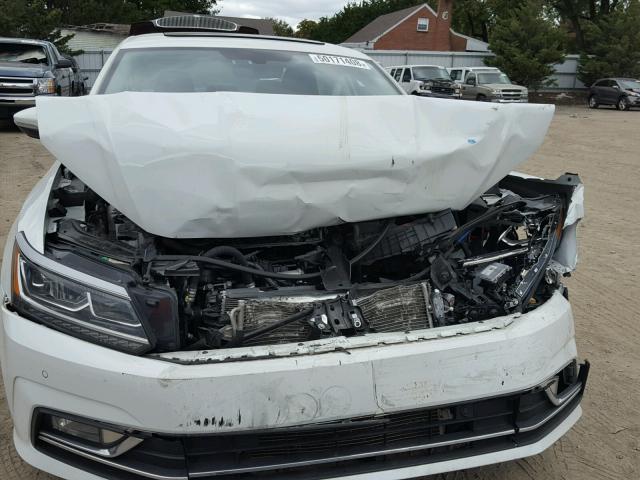 1VWGT7A35HC041044 - 2017 VOLKSWAGEN PASSAT SE WHITE photo 9