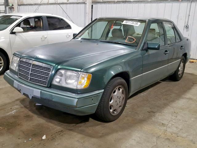 WDBEA32EXRC075375 - 1994 MERCEDES-BENZ E 320 GREEN photo 2