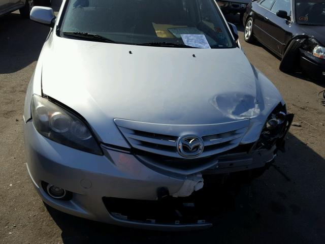 JM1BK143641213757 - 2004 MAZDA 3 HATCHBAC SILVER photo 9