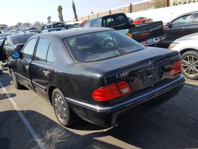 WDBJF65F4WA673894 - 1998 MERCEDES-BENZ E 320 BLACK photo 3