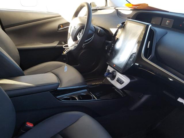 JTDKARFP8J3076385 - 2018 TOYOTA PRIUS PRIM 石墨色 照片 5