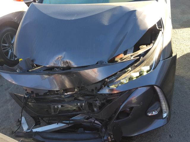 JTDKARFP8J3076385 - 2018 TOYOTA PRIUS PRIM 石墨色 照片 7