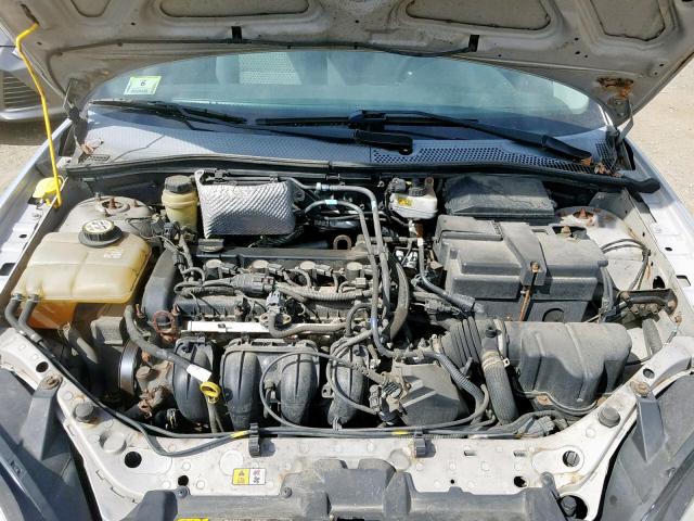 1FAHP34N86W112529 - 2006 FORD FOCUS ZX4 SILVER photo 7