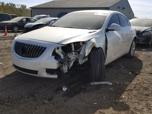 2G4GR5EK3C9112731 - 2012 BUICK REGAL WHITE photo 2