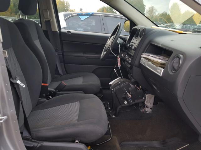 1C4NJCBA6FD250449 - 2015 JEEP COMPASS SP 银色 照片 5