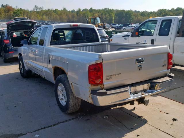 1D7HW42N05S331552 - 2005 DODGE DAKOTA SLT SILVER photo 3