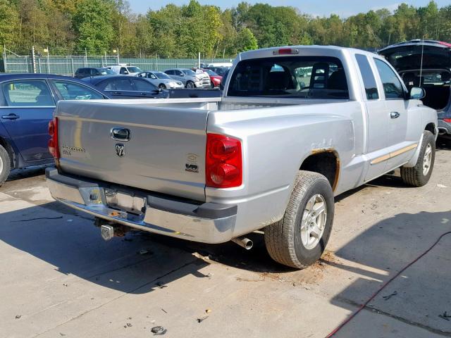 1D7HW42N05S331552 - 2005 DODGE DAKOTA SLT SILVER photo 4