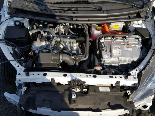 JTDKDTB3XG1116381 - 2016 TOYOTA PRIUS C WHITE photo 7