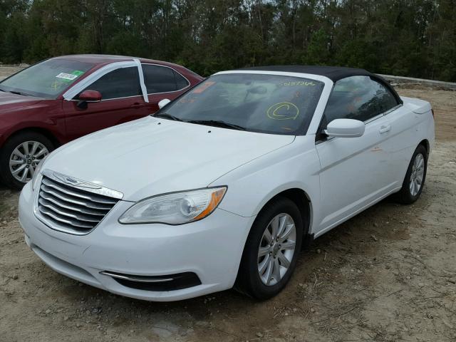 1C3BCBEB9DN526615 - 2013 CHRYSLER 200 TOURIN WHITE photo 2