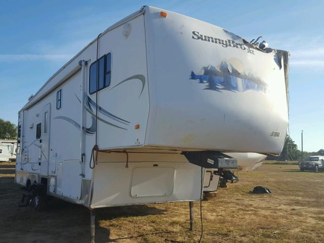 4UBBS0P2641J40901 - 2004 SUNN 5TH WHEEL WHITE photo 1