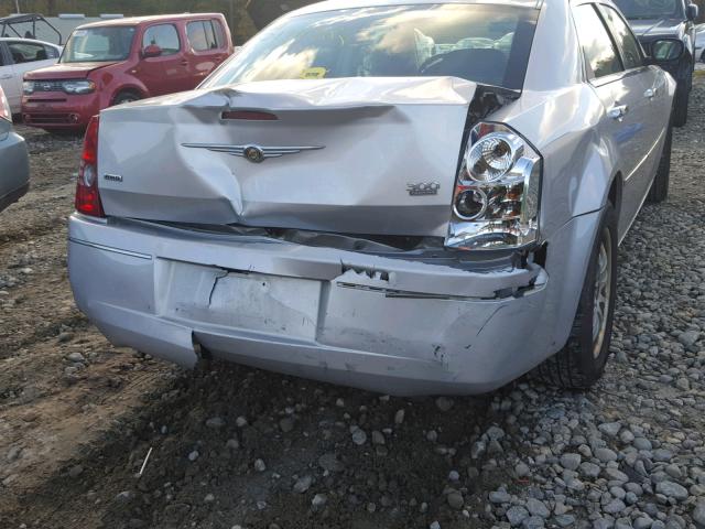 2C3CK5CV2AH115857 - 2010 CHRYSLER 300 TOURIN SILVER photo 9