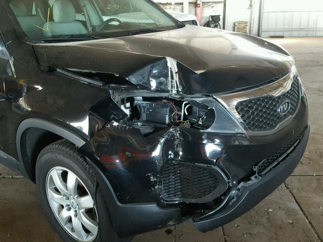 5XYKT3A11DG312126 - 2013 KIA SORENTO LX BLACK photo 9