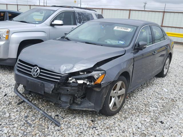 1VWBH7A36DC103167 - 2013 VOLKSWAGEN PASSAT SE GRAY photo 2