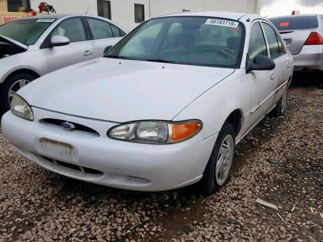 3FAFP13P12R137557 - 2002 FORD ESCORT WHITE photo 2