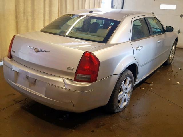 2C3KK53G06H500922 - 2006 CHRYSLER 300 TOURIN SILVER photo 4