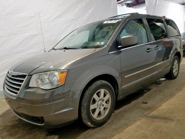 2A4RR8D11AR320394 - 2010 CHRYSLER TOWN & COU GRAY photo 2